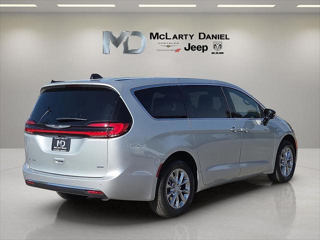 2026 Chrysler Pacifica Select AWD