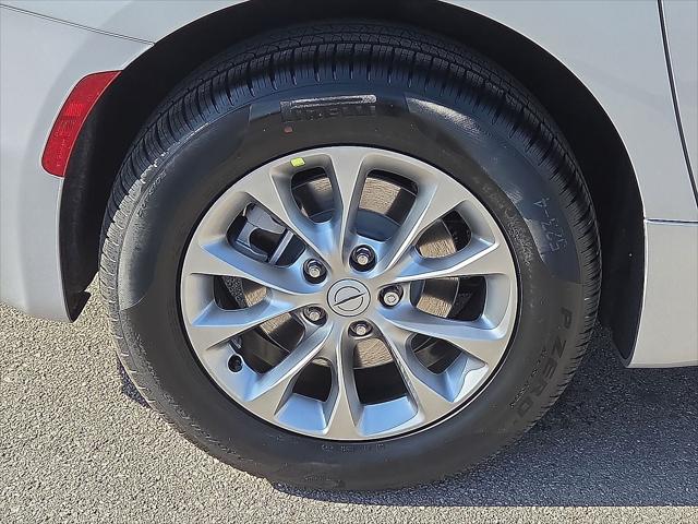 2026 Chrysler Pacifica Select AWD