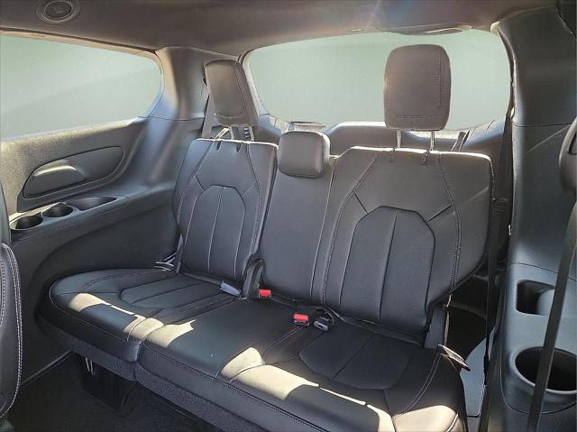 2026 Chrysler Pacifica Select AWD