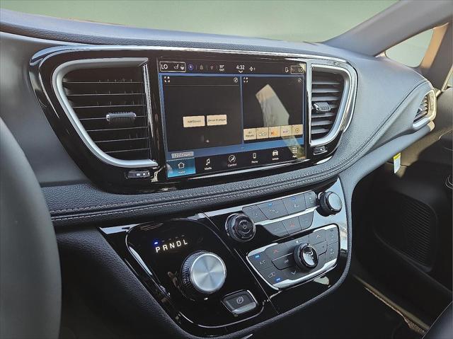 2026 Chrysler Pacifica Select AWD