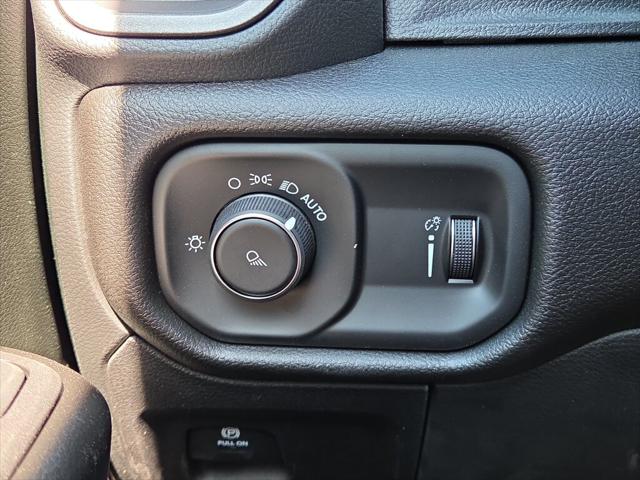 2026 Ram 1500 Tradesman Crew Cab 4x4 57 Box