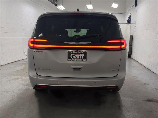 2026 Chrysler Pacifica Select AWD