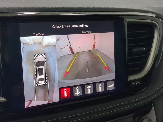 2026 Chrysler Pacifica Select AWD