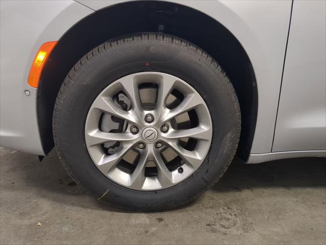 2026 Chrysler Pacifica Select AWD