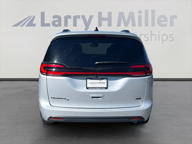 2026 Chrysler Pacifica Select AWD