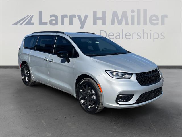 2026 Chrysler Pacifica Select AWD