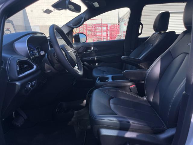 2026 Chrysler Pacifica Select AWD