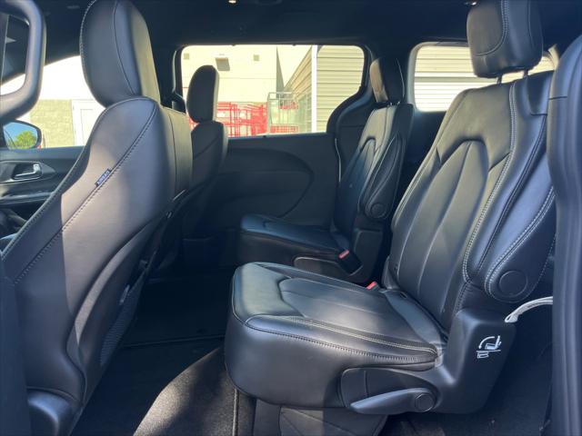 2026 Chrysler Pacifica Select AWD