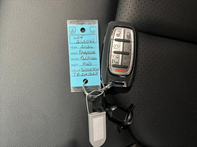2026 Chrysler Pacifica Select AWD