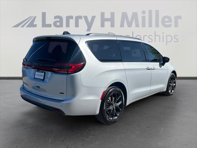 2026 Chrysler Pacifica Select AWD