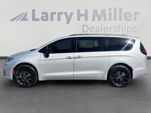 2026 Chrysler Pacifica Select AWD