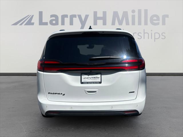 2026 Chrysler Pacifica Select AWD