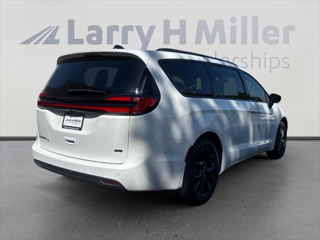 2026 Chrysler Pacifica Select AWD