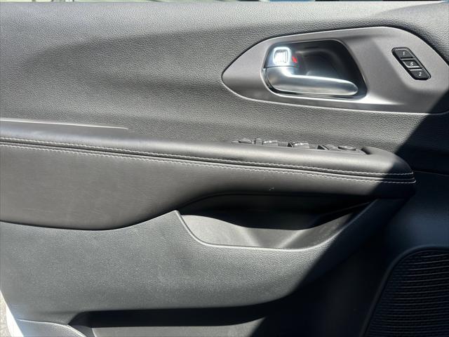 2026 Chrysler Pacifica Select AWD