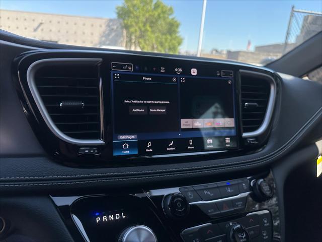 2026 Chrysler Pacifica Select AWD