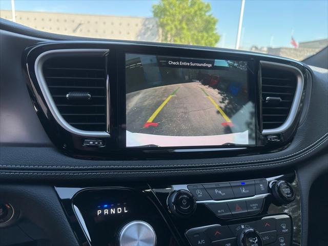 2026 Chrysler Pacifica Select AWD