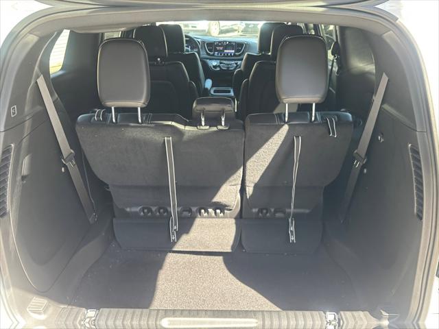 2026 Chrysler Pacifica Select AWD