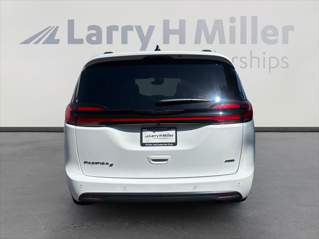 2026 Chrysler Pacifica Select AWD