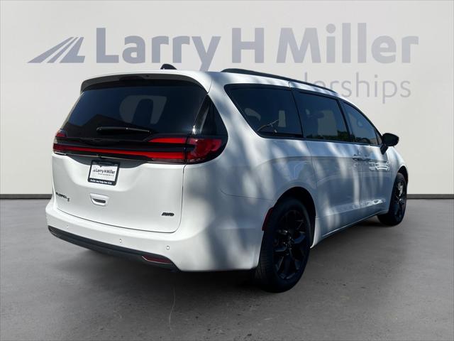 2026 Chrysler Pacifica Select AWD