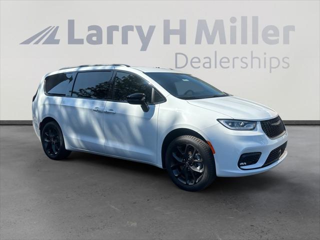 2026 Chrysler Pacifica Select AWD