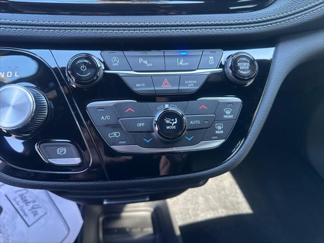2026 Chrysler Pacifica Select AWD