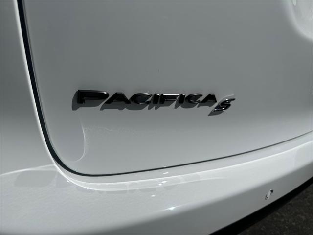 2026 Chrysler Pacifica Select AWD