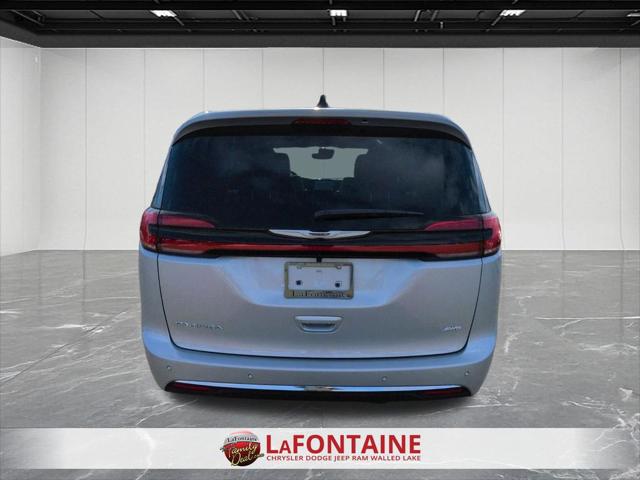 2026 Chrysler Pacifica Select AWD