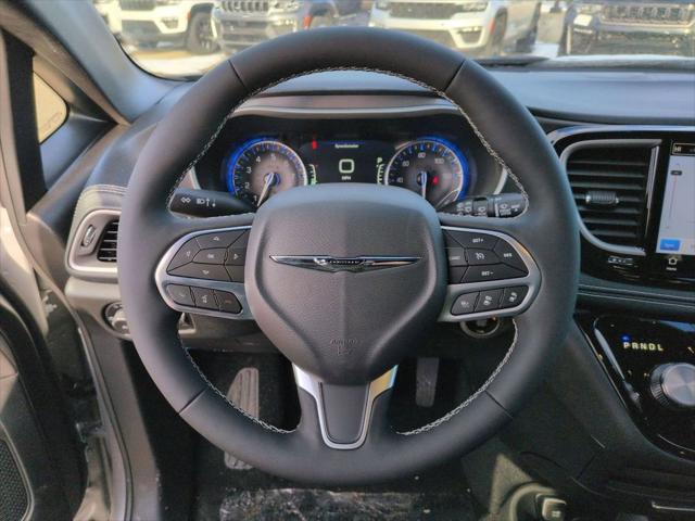 2026 Chrysler Pacifica Select AWD