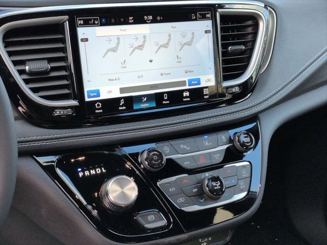 2026 Chrysler Pacifica Select AWD