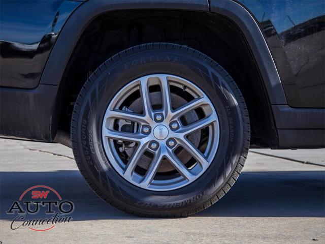 2023 Jeep Grand Cherokee L Laredo 4x2
