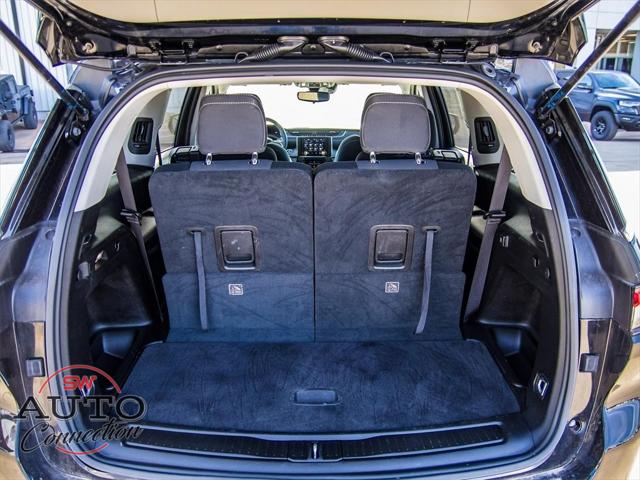 2023 Jeep Grand Cherokee L Laredo 4x2