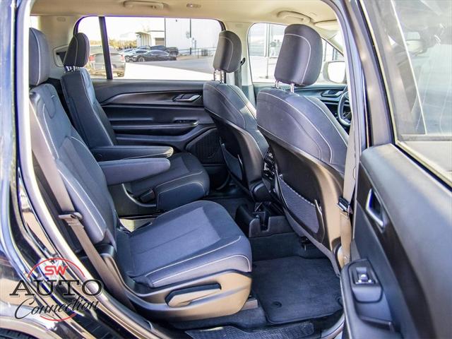 2023 Jeep Grand Cherokee L Laredo 4x2