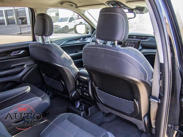 2023 Jeep Grand Cherokee L Laredo 4x2