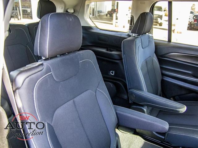 2023 Jeep Grand Cherokee L Laredo 4x2