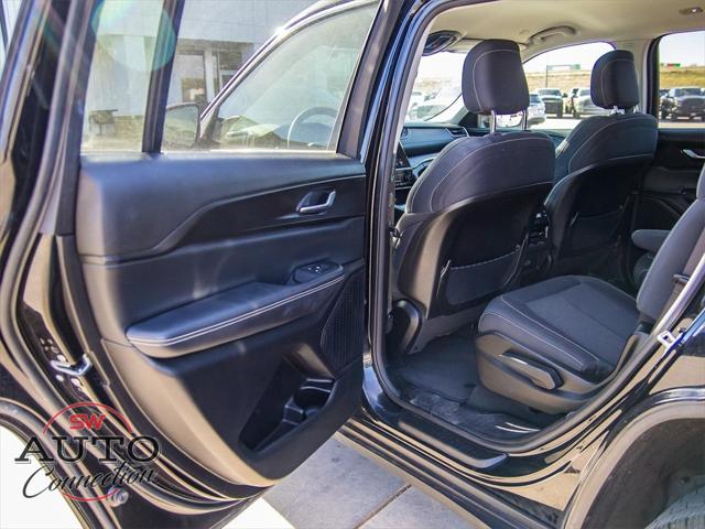 2023 Jeep Grand Cherokee L Laredo 4x2