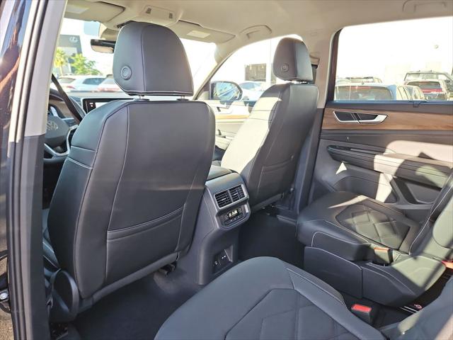 2026 Volkswagen Atlas SE with Technology
