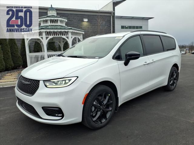 2026 Chrysler Pacifica Select AWD