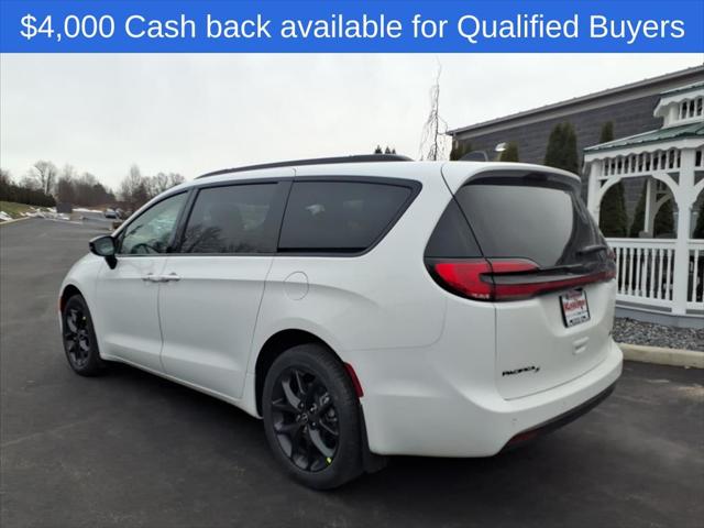 2026 Chrysler Pacifica Select AWD