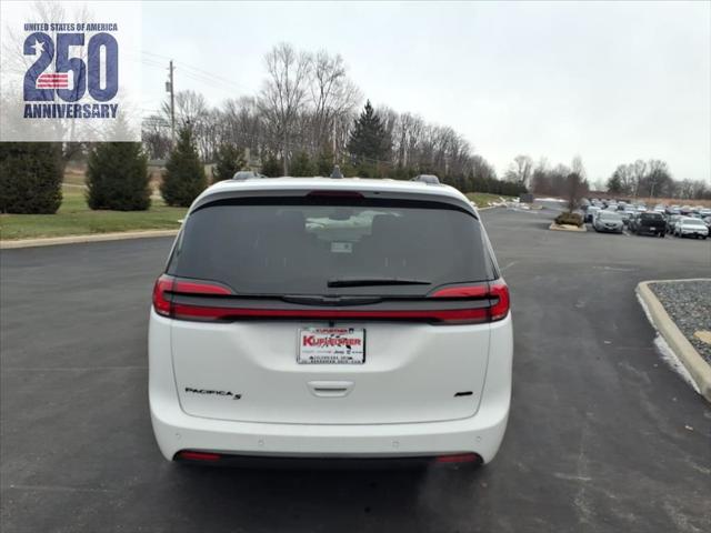 2026 Chrysler Pacifica Select AWD