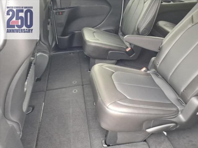 2026 Chrysler Pacifica Select AWD