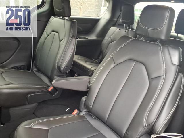 2026 Chrysler Pacifica Select AWD