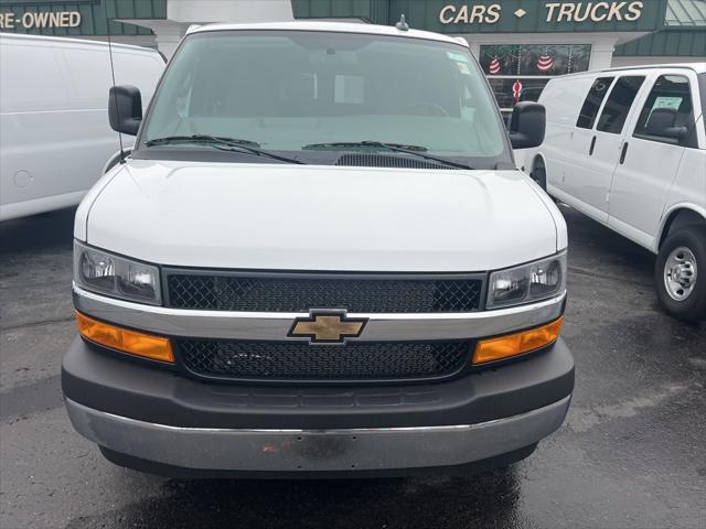 2025 Chevrolet Express Passenger RWD 3500 Extended Wheelbase LT