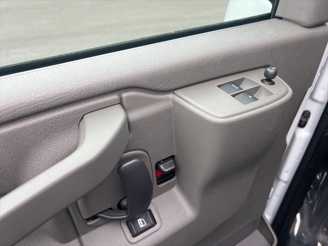 2025 Chevrolet Express Passenger RWD 3500 Extended Wheelbase LT