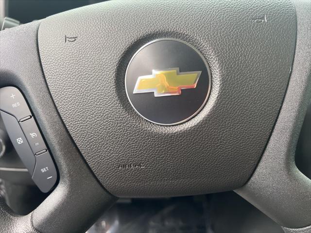 2025 Chevrolet Express Passenger RWD 3500 Extended Wheelbase LT