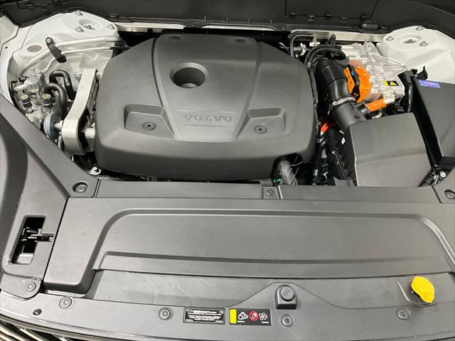 2026 Volvo XC90 Plug-In Hybrid Ultra, T8 AWD, Electric/Gasoline, Bright, 7 Seats