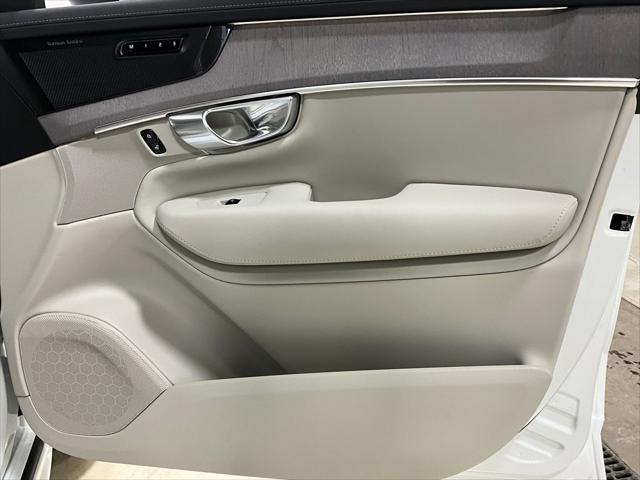 2026 Volvo XC90 Plug-In Hybrid Ultra, T8 AWD, Electric/Gasoline, Bright, 7 Seats