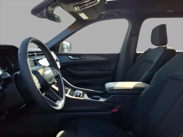 2025 Jeep Grand Cherokee Laredo X 4x4