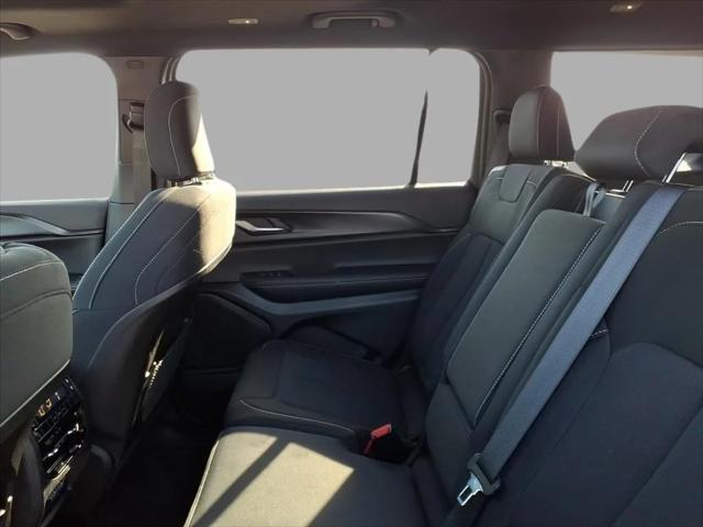 2025 Jeep Grand Cherokee Laredo X 4x4