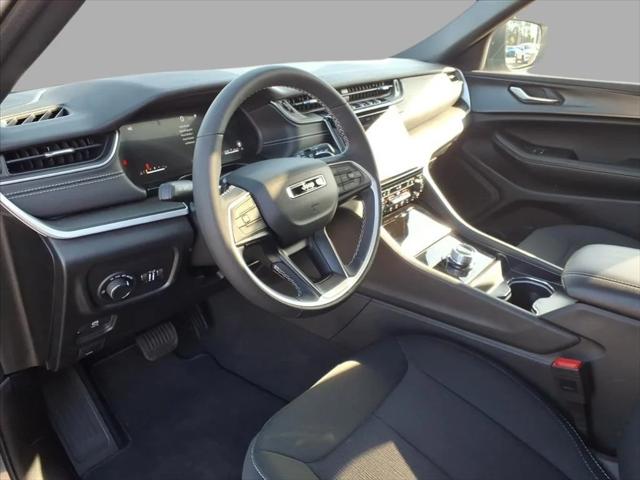 2025 Jeep Grand Cherokee Laredo X 4x4