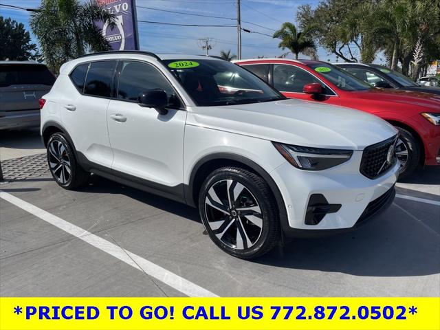 2024 Volvo XC40 B5 Plus Dark Theme 2024 Volvo XC40 B5 Plus Dark Theme